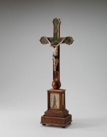 Pastatomas kryžius su Nukryžiuotojo skulptūra